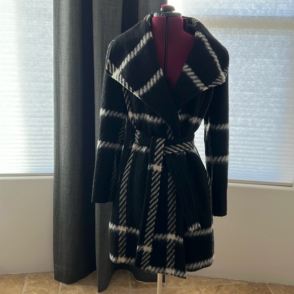 Johnston & Murphy Shawl Collar Tie Front Wool Blend Coat - Picture 3 of 12